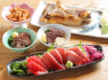 卵、胃袋、心臓も。三崎「庄和丸」で本マグロ尽くしを堪能する【マグロ問屋直営店で満腹だ！】