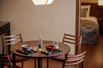 ひらまつ「THE HIRAMATSU 京都」、割烹 いずみ考案の“和食ルームサービス”を提供開始
