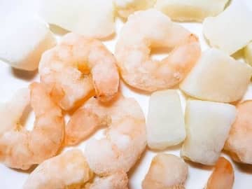 凍ったまま調理してるなんてもったいない！「冷凍シーフードミックス」の解凍のコツ。おいしさが段違い♪