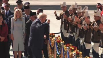 トランプ氏、訪問先のマレーシアでご機嫌なダンスを披露