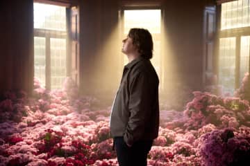 ルイス・キャパルディ、前へ進む苦闘を描く新曲「Almost」公開