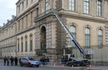 ルーブル強盗に使われた家具用リフト、ドイツのメーカーがすかさず宣伝　「大切な財産の移動に」