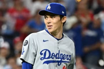 山本由伸に佐々木朗希がまさかの“土下座”「どういうこと？」　偉大すぎて崇める仰天行動