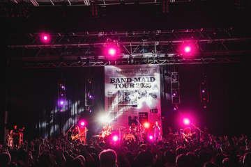 BAND-MAID、全国ツアーFINAL ROUND開幕。＜HYDE [INSIDE] LIVE＞ゲストアクトでは「HEAVEN’S DRIVE」をサプライズカバー