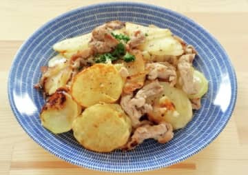 材料2つで絶品メイン！忙しくても作れる「じゃがいもと豚肉のガーリック炒め」がリピ確のおいしさ