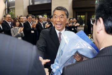 宮城知事「過去一番きつい選挙」　6選一夜明け県庁で記者会見