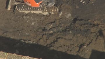 都心の工事現場で“不発弾”様のもの発見…土中から露出し工事中断　JR高輪ゲートウェイ駅周辺で　東京・港区