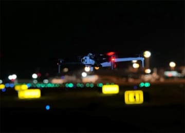 中日本航空とNTTドコモビジネス、セルラードローン「Skydio X10」による空港滑走路夜間点検を実証