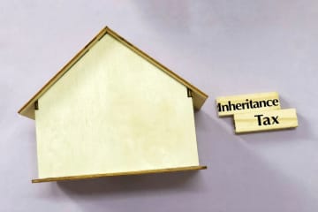 6月に亡くなった父宛に、「15万円」の住民税納税通知書が届きました。相続人である私が支払わないといけないのでしょうか？