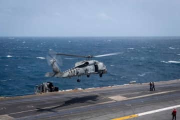 米海軍ヘリと戦闘機、南シナ海で相次ぎ墜落