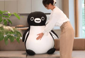 Suicaのペンギンがヨギボーに　フォルムをリアルに再現