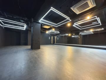 【新宿エリア7店舗目】24時間営業のレンタルスタジオ『BUZZ新宿西口』が10月25日ニューオープン！6スタジオを完備