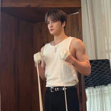 ジェジュン、鍛え上げられた腕の筋肉にドキッ！たくましいボディに絶賛の声