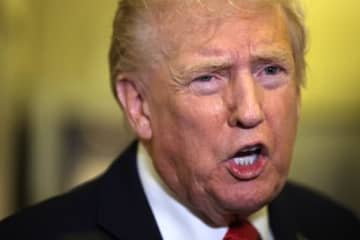 トランプ氏、"日本へ向かう姿"公開→投稿には日米国旗の絵文字も。補佐官が動画を投稿すると…SNS「東京に期待」
