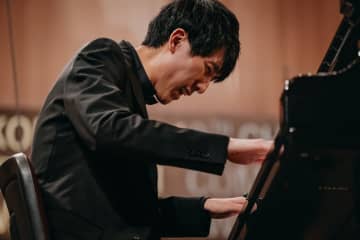 2025年ショパンコンクール優勝者、エリック・ルー。歴史に刻まれたライヴ録音リリース決定