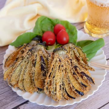 【なすはこうやって食べるとサクサクで超ウマいぞ】「家族総出でハマった」「天ぷらにするより絶対こっち」何本でも食べられる絶品おかずレシピ