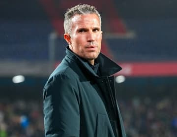 「トルコでもっとクレイジーな出来事を経験した」日本代表２人と共に戦うファン・ペルシ監督、天王山前の異例事態に動じず「理想的ではないが…」