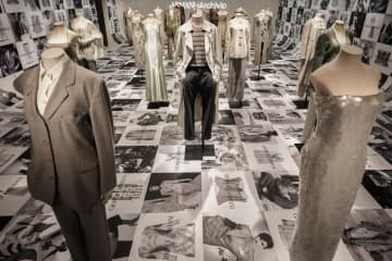 ジョルジオ アルマーニの貴重なアーカイブ約30点を特別展示、アルマーニ / 銀座タワーで