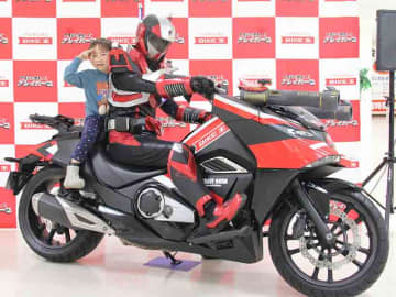 ホンダ NM4 がご当地ヒーローの戦術車両に！ バイク王が栃木県小山市の「開運戦士ブレイバーン」へ車両提供