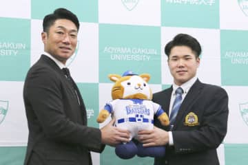 小田「優勝導ける選手に」　DeNAが指名あいさつ