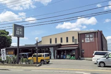 こだわり牛肉＆馬刺しの牧場直営店のスーパー、長野県『新鮮屋オタギリ』は「手造り惣菜バイキング」も魅力！