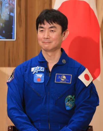 【レモン彗星とオーロラ】幻想的な2ショットを宇宙で撮影 ⇒ 油井亀美也さんの投稿が「言葉を失う美しさ」 とSNS騒然