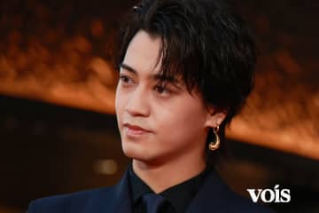 キンプリ高橋海人、大人の色気を感じさせるクールなスーツ姿でレカペに登場
