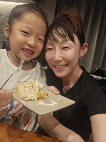 小原正子、子どもたちと過ごした誕生日の様子を公開「50年間生きてきて今が一番幸せよ」
