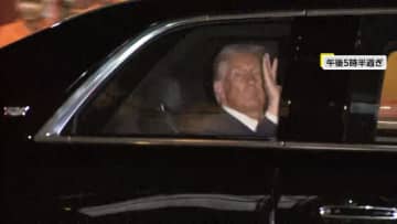【中継】トランプ大統領が専用車の窓越しに手をふる姿も　都心では渋滞続く　空港からの専用ヘリで都内の夜空を周回か