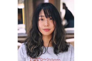 ロングヘアをバッサリ！→こなれ感MAXのショートレイヤースタイルに大変身　女性の大胆イメチェンに「似合う」の声