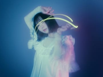 mekakushe、シナリオアート ハヤシコウスケ参加の新曲「夜明けの扉」リリース　配信アルバム収録曲公開も