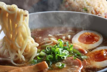 料理研究家リュウジ、”元ラーメン屋”に作らせた『最高傑作のラーメン』のレシピが話題！”絶品チャーシュー”の作り方にも注目集まる…ネットでは「生姜の香りが生きるし、醤油味と豚バラの相性最高でした」「チャーシューを煮ることないから、簡単でとても美味しかった…」と絶賛コメント殺到