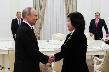北朝鮮外相がロシアを訪問　プーチン大統領らと会談
