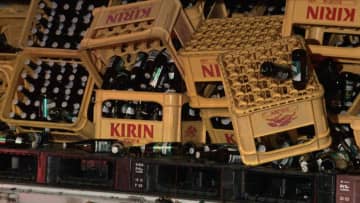 トランプ大統領の車列通過後ビール瓶散乱　トラックの積み荷落下　東京・千代田区