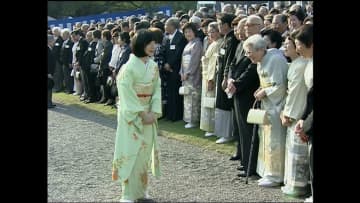 20年前の「秋の園遊会」　結婚控えた黒田清子さん“最後の参加”　月末には両陛下主催の茶会も（2005年11月13日放送）【「皇室ご一家」の記憶】