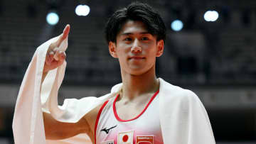 橋本大輝「自信を持って演技できた」体操世界選手権3連覇から帰国 「葛藤に悩まされた」と告白も