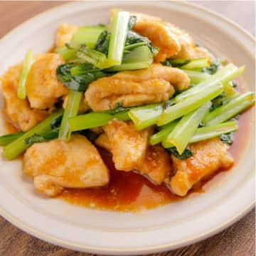 【鶏むね肉は片栗粉のひと手間でしっとり！】「味しみがたまらない」おかわり確定の絶品おかずレシピ