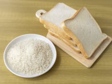 米高騰で主食を小麦に替えたら「逆に高くついた」一体なぜ!? 47歳・年収200万円女性が節約に失敗した訳