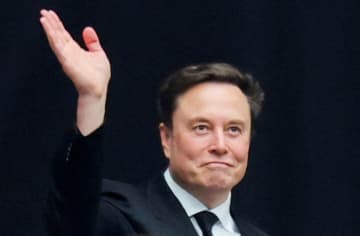マスク氏、テスラ経営離れる恐れ　報酬案に賛成要求