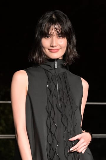 橋本愛、まさかの“泥だらけ”姿に→「楽しそう」「めちゃイイ顔」と反響