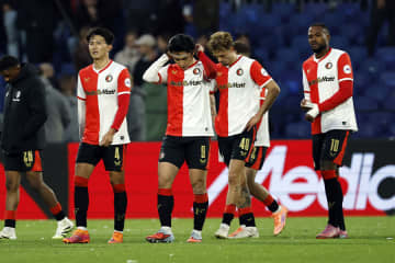 ファン・ペルシー唖然…異例の光景に「雪かと」　日本人出場試合が遅延「何してんの観客」