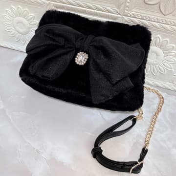 しまむらさん、お値段バグってない…？新作コラボは争奪戦不可避！注目の「高見え黒バッグ」特集