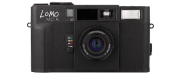 金属ボディに32mm f/2.8レンズを搭載！ ロモグラフィーのAF対応35mmフィルムカメラ「Lomo MC-A」