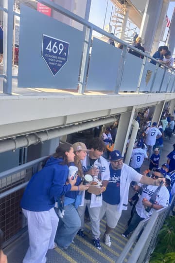 【ドジャース】大谷翔平の新名所　ＮＬＣＳ第４戦の場外弾に記念プレート　ファンの人気撮影スポットに