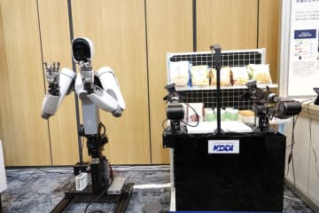 ロボットがローソン店内の欠品を見つけて品出しまでしてくれる、KDDIとローソンが実証実験【KDDI SUMMIT 2025】