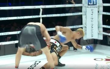 「アナタは痛くないでしょ」日本人選手に露骨なバッティング 亀田大毅、相手の反応に思わずツッコミ「これはひどい」ファン騒然