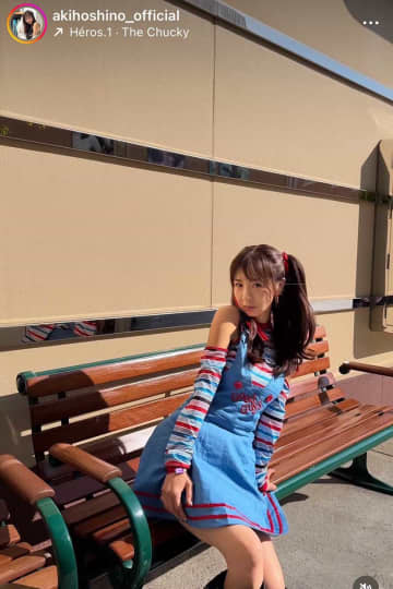 48歳ほしのあき、ミニ丈ワンピの仮装姿を披露　家族3ショットに「親子コス可愛い」「仲良しでいいですね」の声