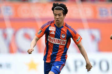 相手の不意をついた超絶パス「モドリッチみたい」　意地見せた一撃…華麗アシストに喝采「そこ通せるんか」