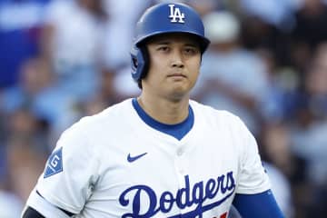 「びっくりした」大谷翔平、胸元開けた“半袖シャツ姿”の出勤コーデにファン注目「今日はヘッドフォンなし」「ステキ」