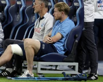 「2026年まで彼を起用できないだろう」インテル戦で負傷交代。ベルギー代表MFの“長期離脱”を現地メディアが報じる「元シティのスターは最低でも…」